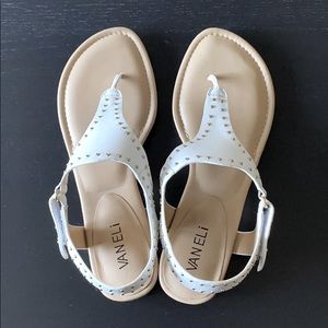 Vaneli White Sandal 7M